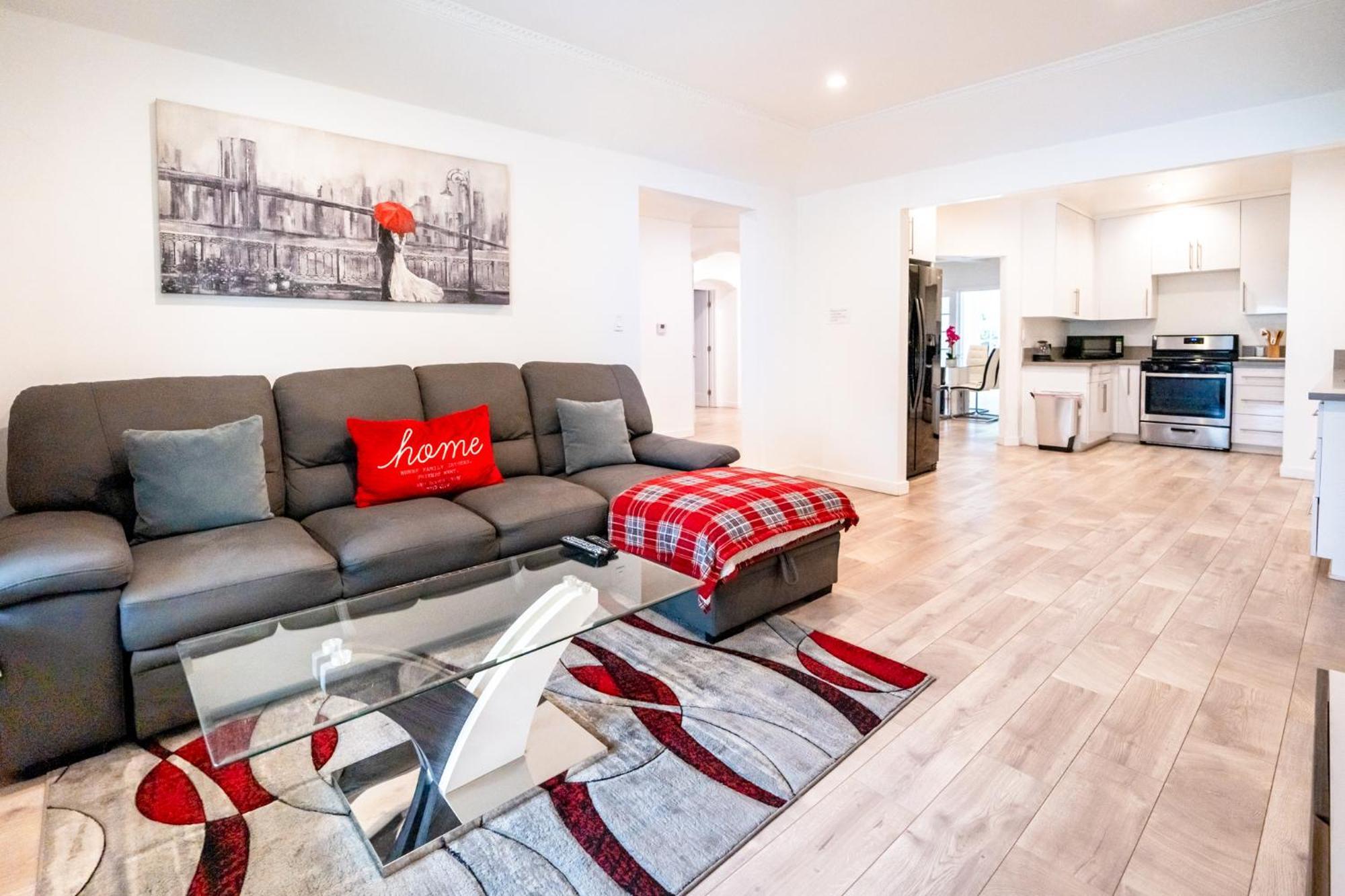 Appartement Spacious 3-bedroom 3-bathroom With 2-living By Beverly Hills
