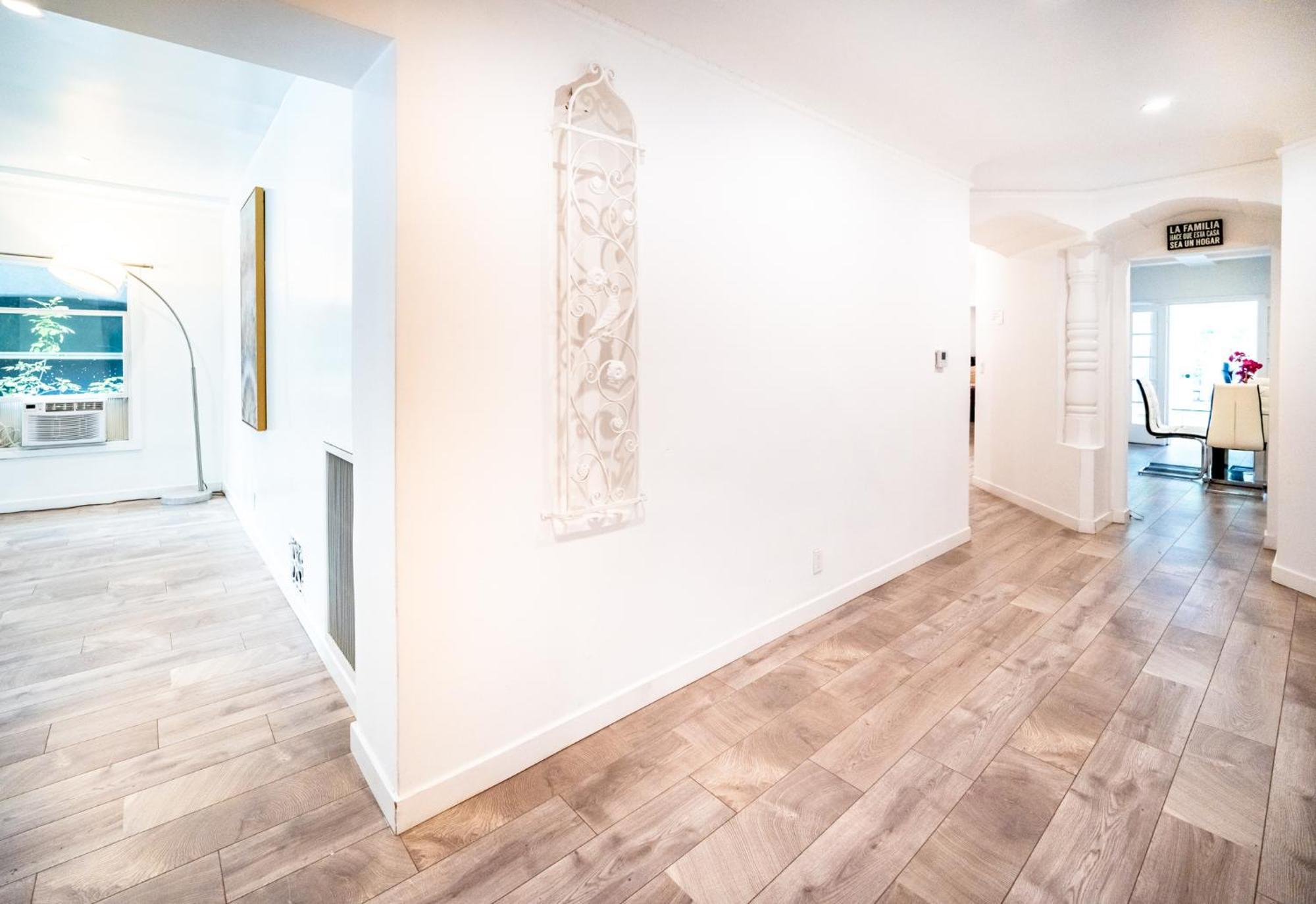 Appartement Spacious 3-bedroom 3-bathroom With 2-living By Beverly Hills